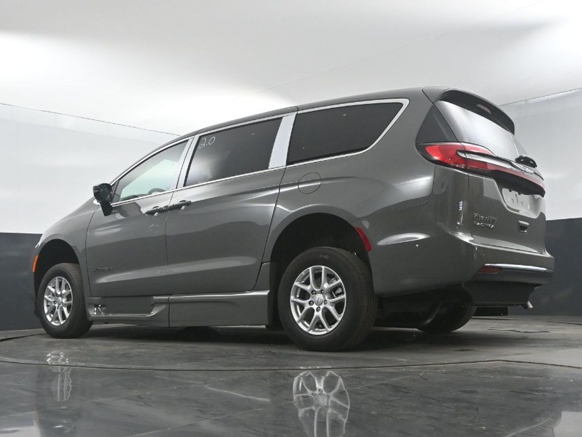 2025 CHRYSLER PACIFICA - Image 14