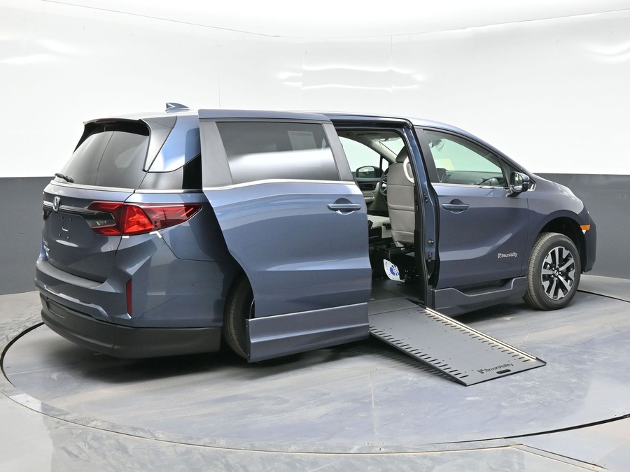 Blue Honda Odyssey image number 6
