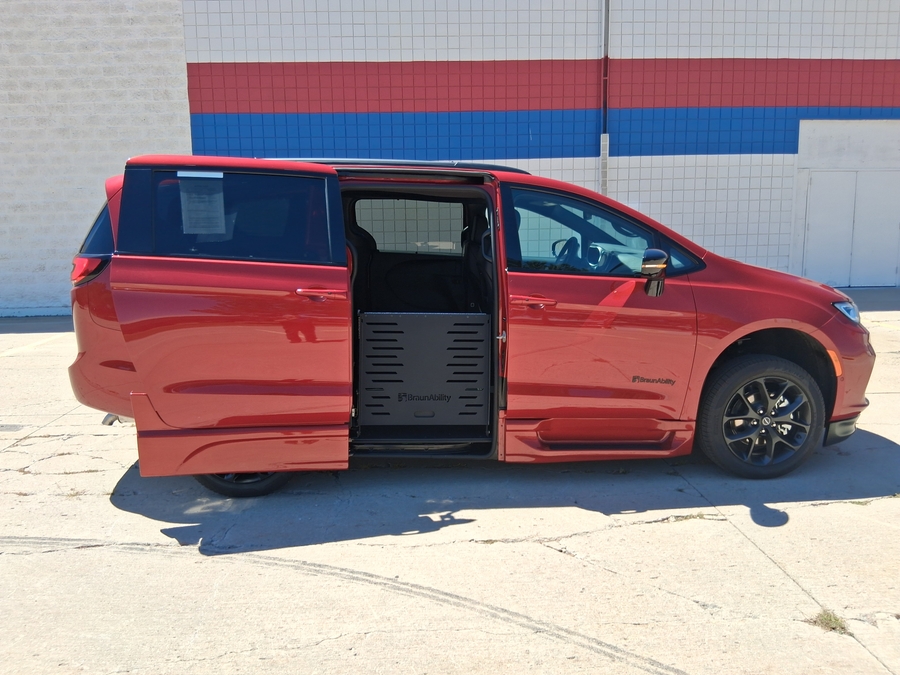 Red Chrysler Pacifica image number 5