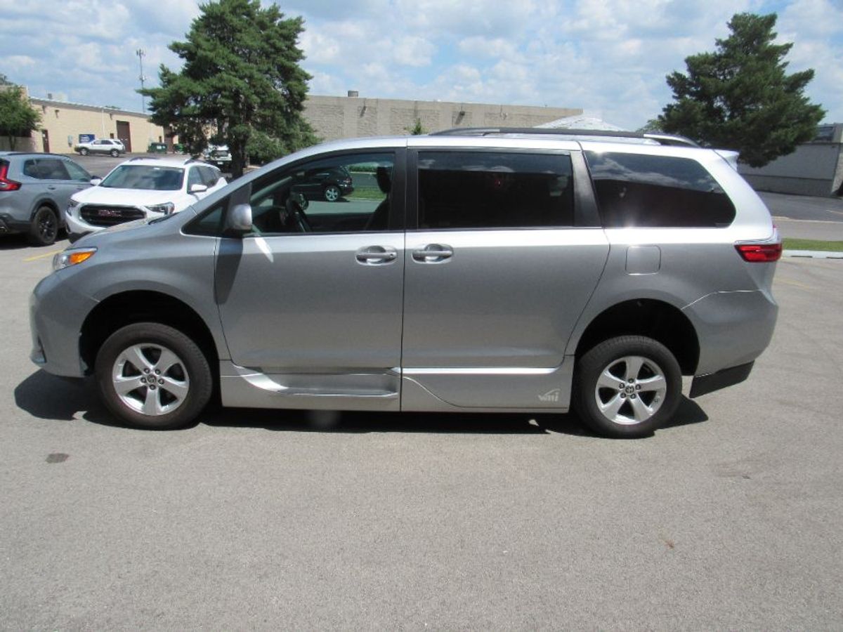 2020 Toyota Sienna LE