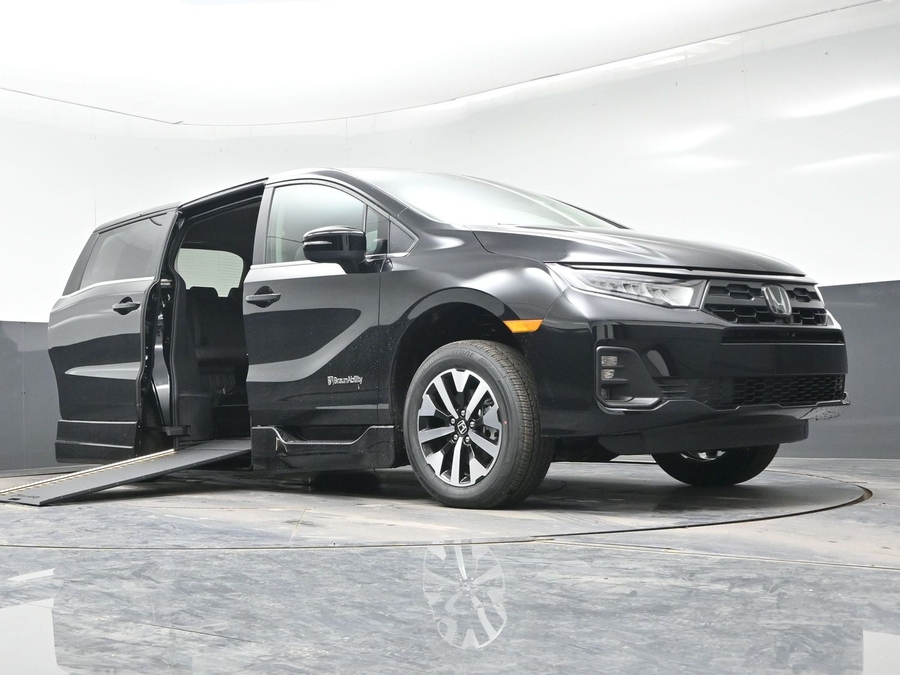 Black Honda Odyssey image number 9