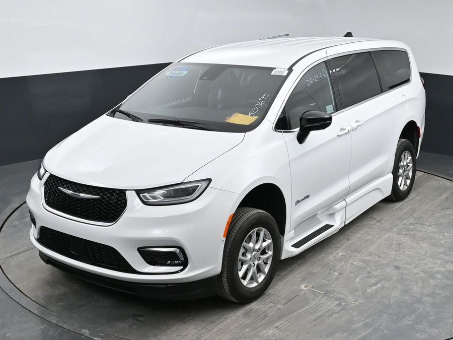 New 2025 Chrysler Pacifica Select Safety - BraunAbility Side Entry Entry Fold Out Automatic Ramp