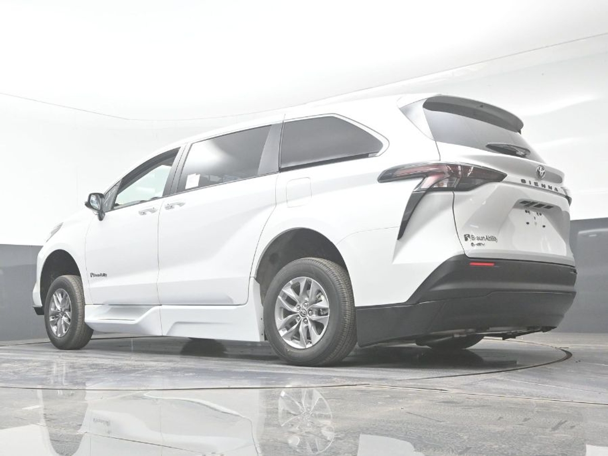 2025 TOYOTA SIENNA - Image 11