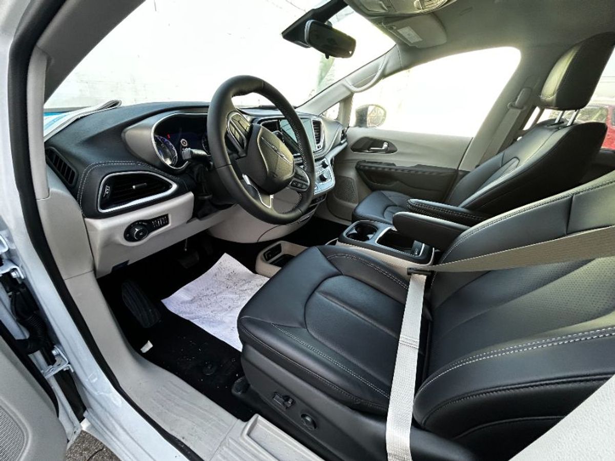 2024 CHRYSLER PACIFICA - Image 14