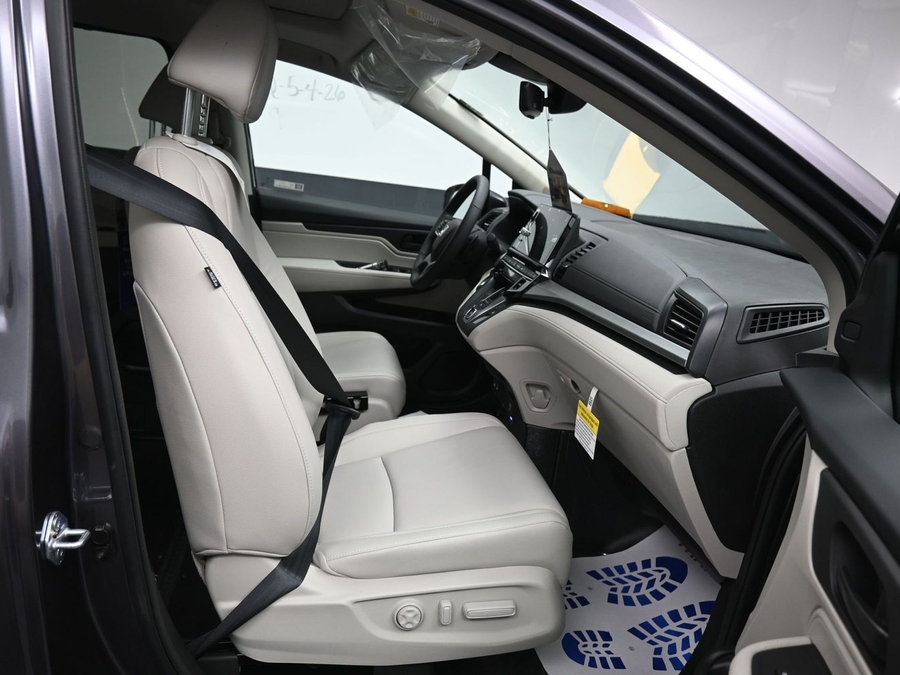 Grey Honda Odyssey image number 6