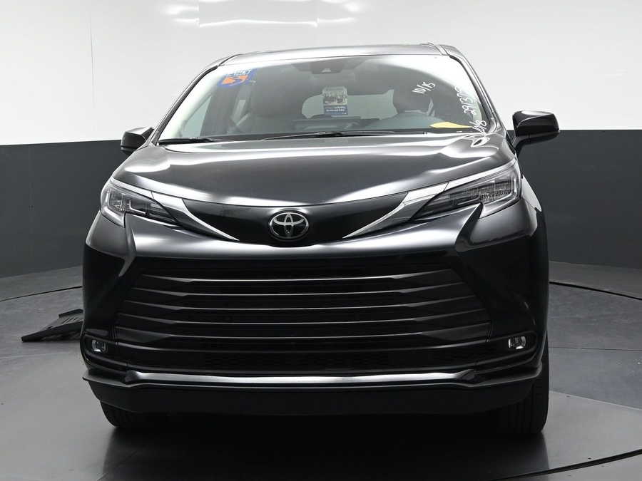 New 2026 Toyota Sienna Hybrid XLE Add - BraunAbility Side Entry Fold Out Automatic Ramp