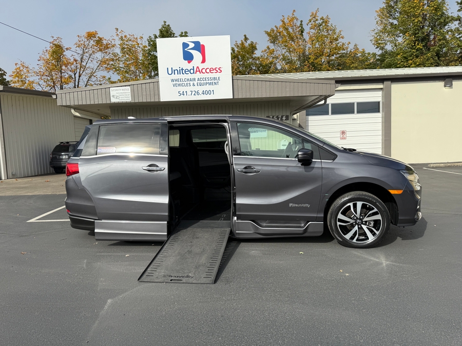 Used 2019 Honda Odyssey Elite - BraunAbility Side Entry Entry In Floor Automatic Ramp