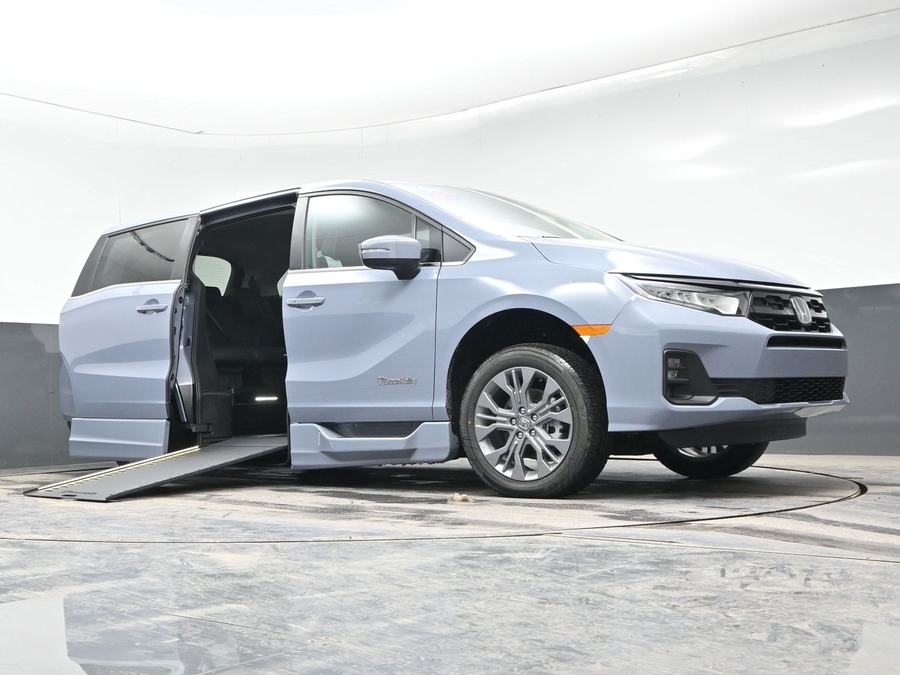 New 2026 Honda Odyssey Touring - BraunAbility Side Entry In Floor Automatic Ramp