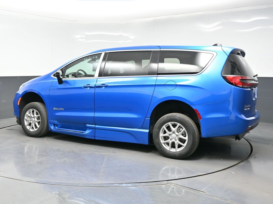 2026 Chrysler Pacifica's photo
