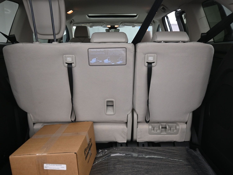 Silver Honda Odyssey image number 13