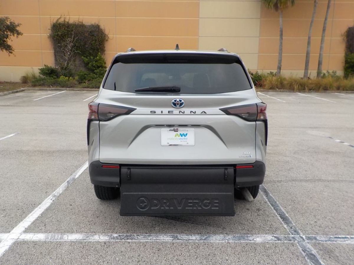 2024 TOYOTA SIENNA - Image 7