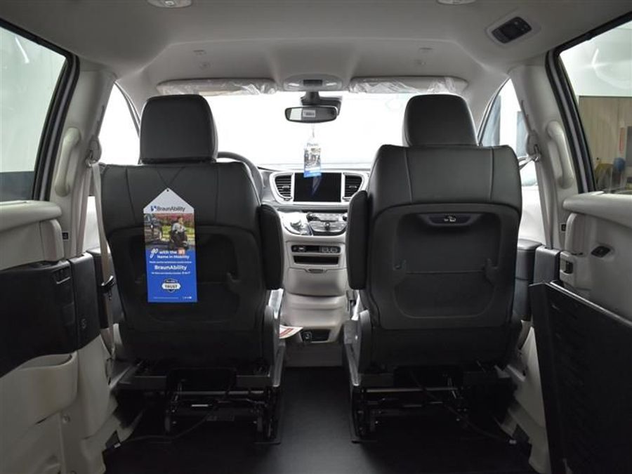 New 2024 Chrysler Voyager LX - BraunAbility Side Entry Entry Fold Out Manual Ramp