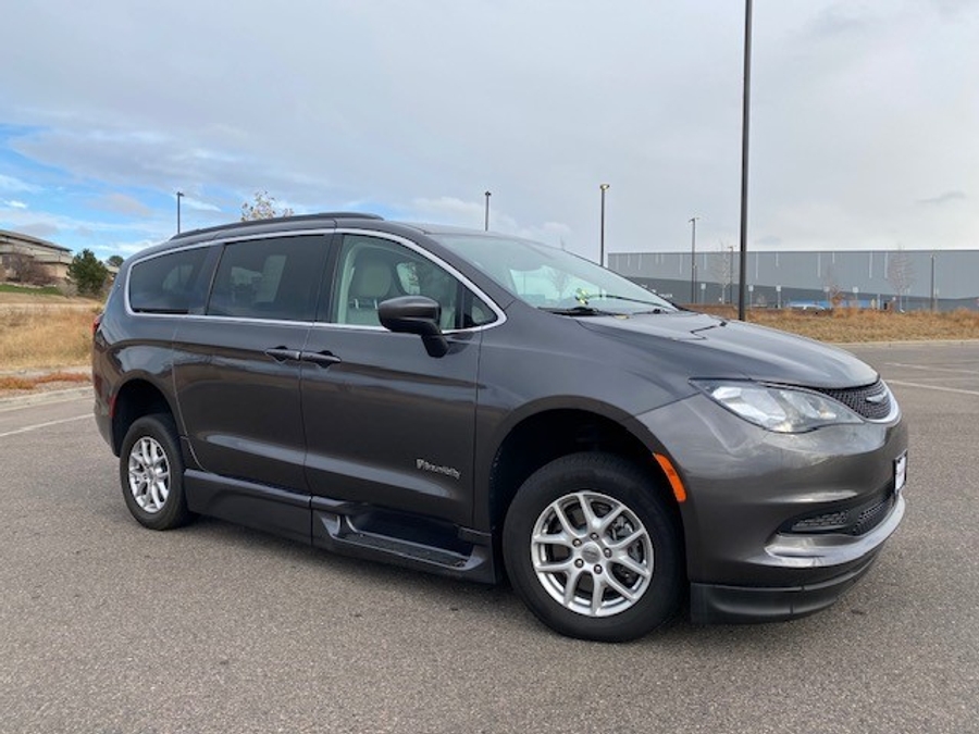 Used 2021 Chrysler Voyager LXi - BraunAbility Side Entry Entry Fold Out Automatic Ramp