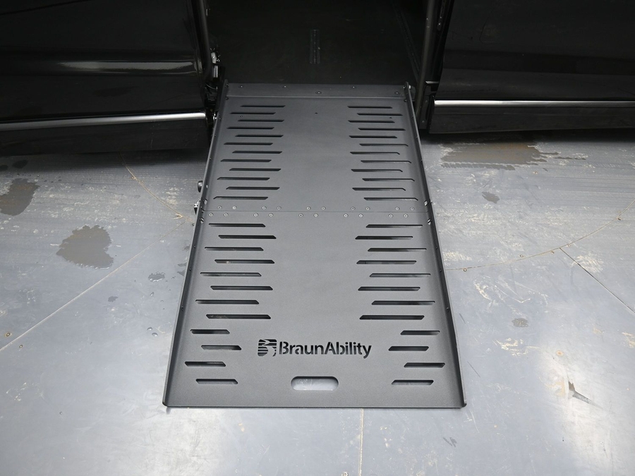 Black Chrysler Pacifica image number 10