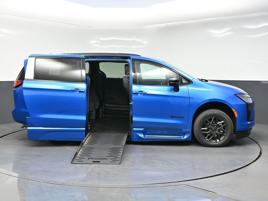 New 2027 Chrysler Pacifica Select Sport - BraunAbility Side Entry Fold Out Automatic Ramp