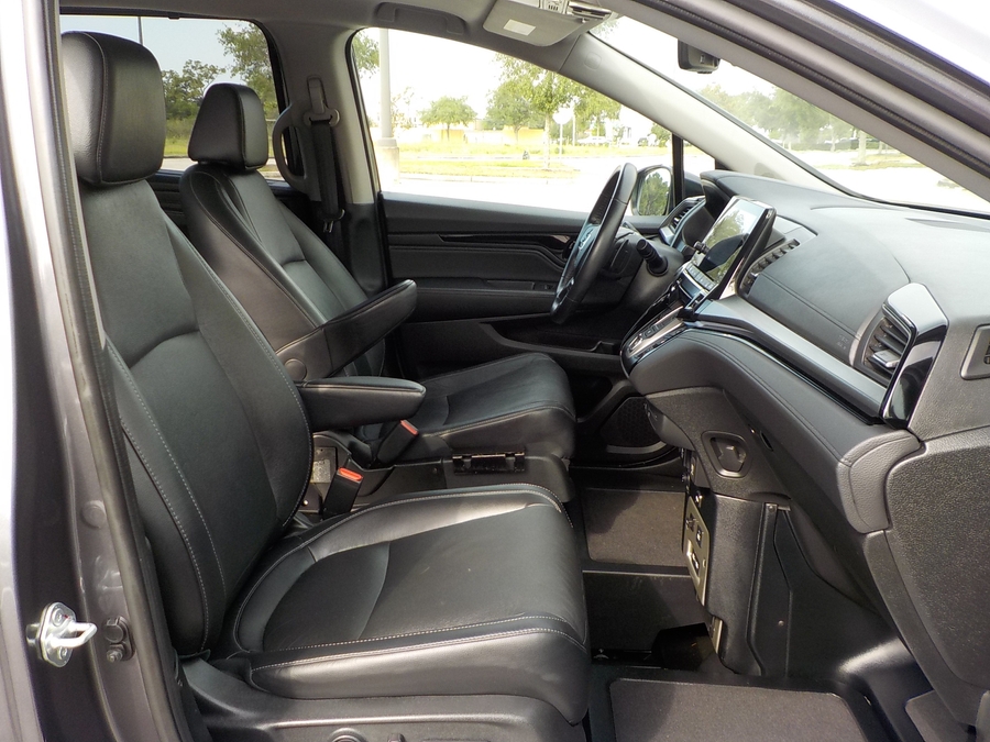 Grey Honda Odyssey image number 16