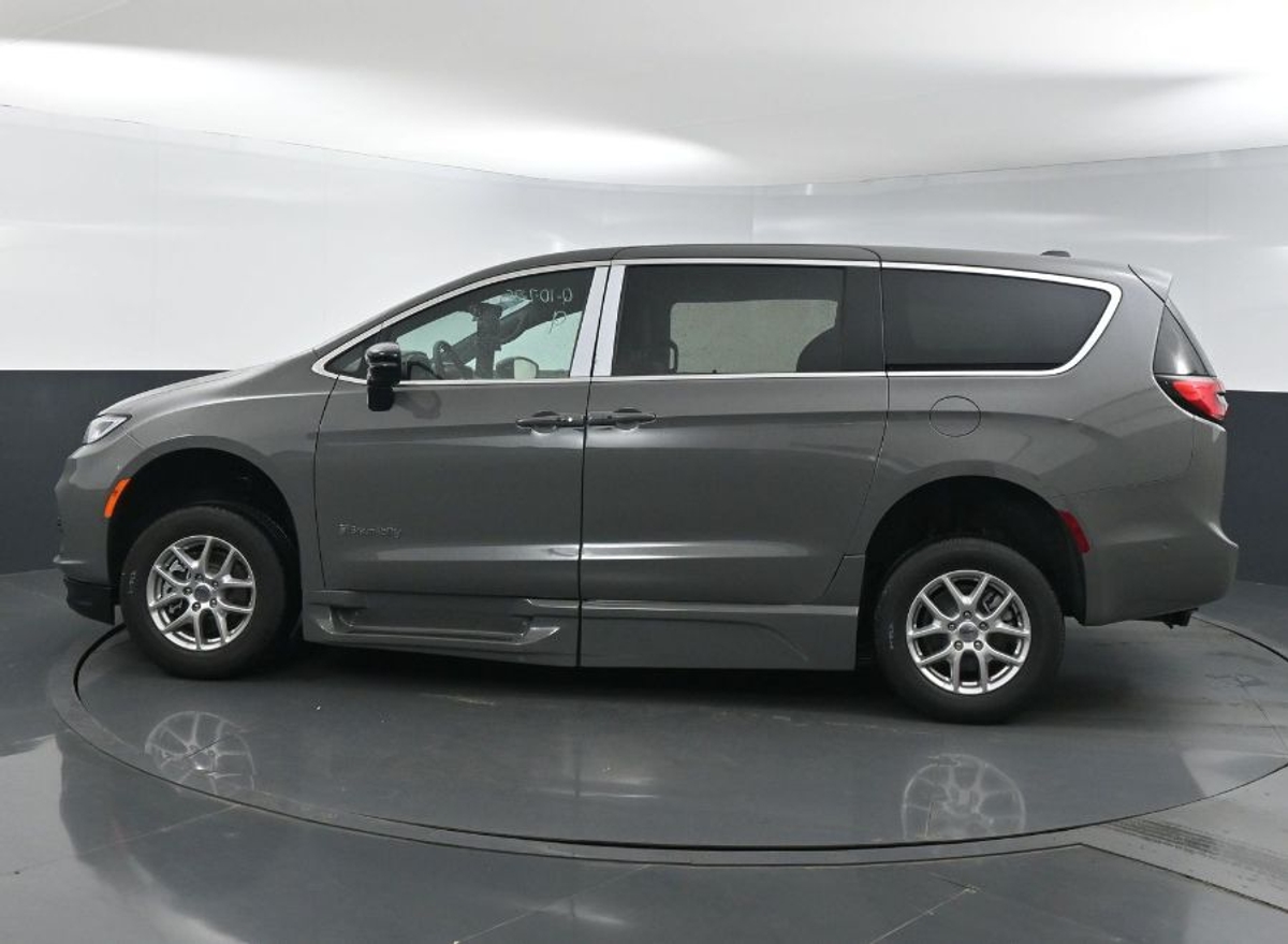 2025 CHRYSLER PACIFICA - Image 5