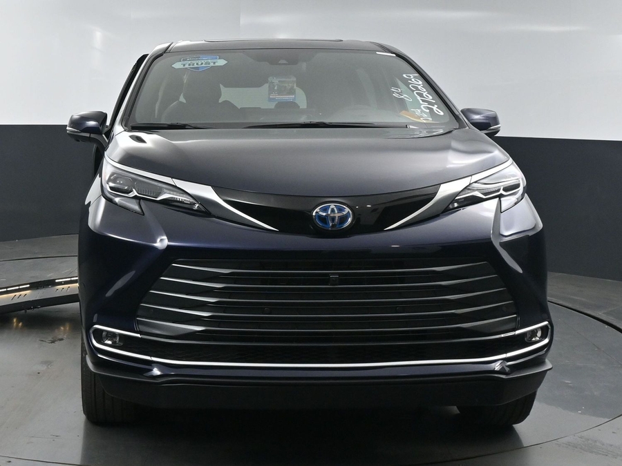New 2025 Toyota Sienna Hybrid Platinum - BraunAbility Side Entry Entry In Floor Automatic Ramp