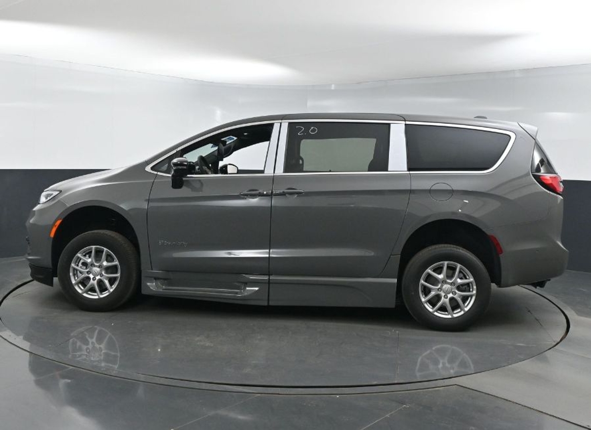 2025 CHRYSLER PACIFICA - Image 4