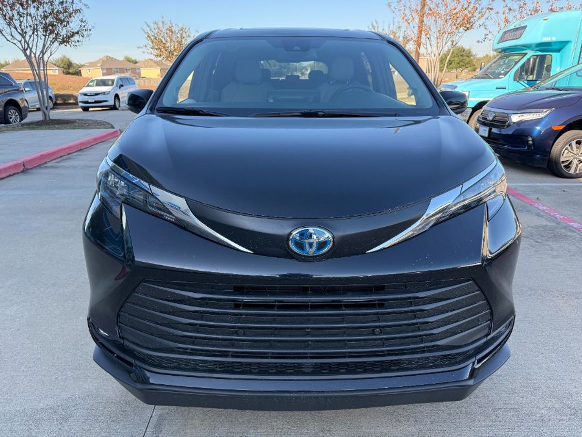 2025 TOYOTA SIENNA - Image 9