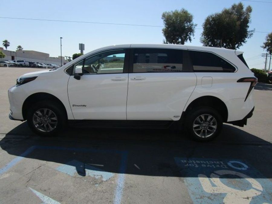 New 2025 Toyota Sienna Hybrid LE - BraunAbility Commercial Rear Entry Entry Fold Out Manual Ramp