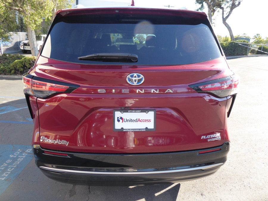 Used 2024 Toyota Sienna Hybrid Platinum - BraunAbility Side Entry In Floor Automatic Ramp