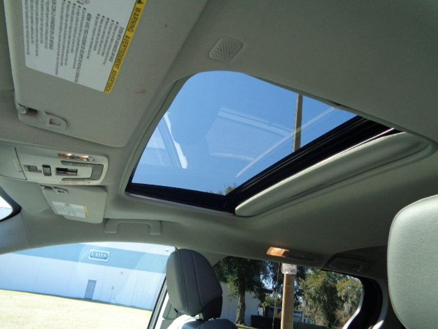 Used 2024 Toyota Sienna Hybrid XLE Plus - BraunAbility Side Entry Entry Fold Out Automatic Ramp