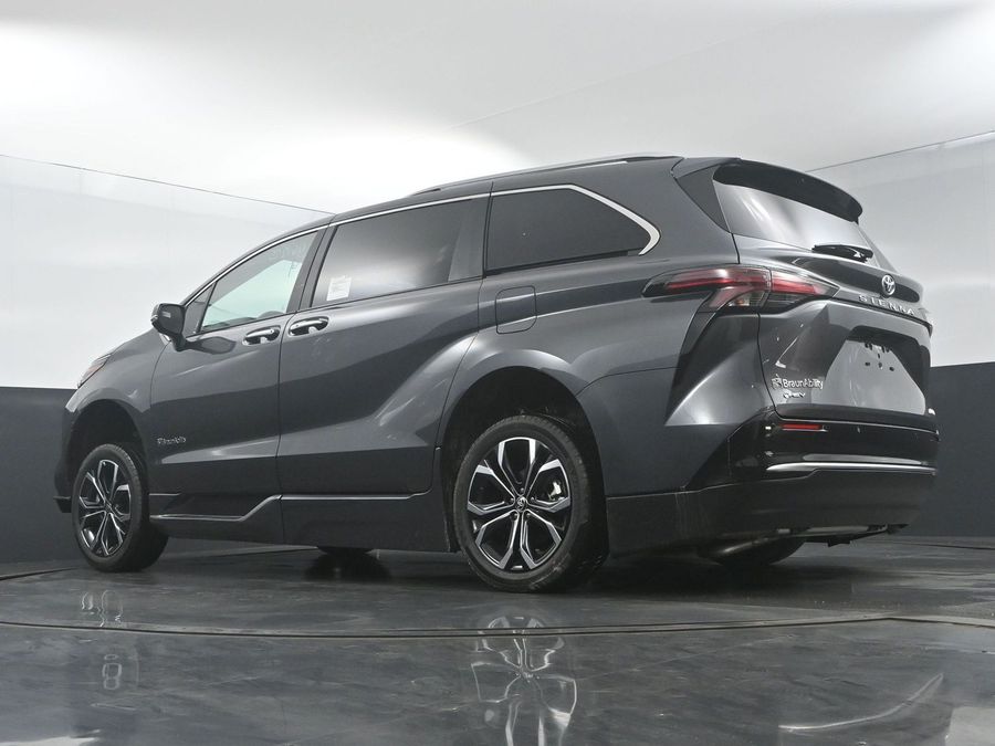 New 2025 Toyota Sienna Hybrid Platinum - BraunAbility Side Entry Entry In Floor Automatic Ramp