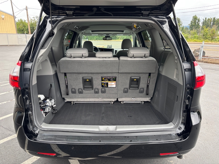 Used 2020 Toyota Sienna XLE Premium - BraunAbility Side Entry In Floor Automatic Ramp