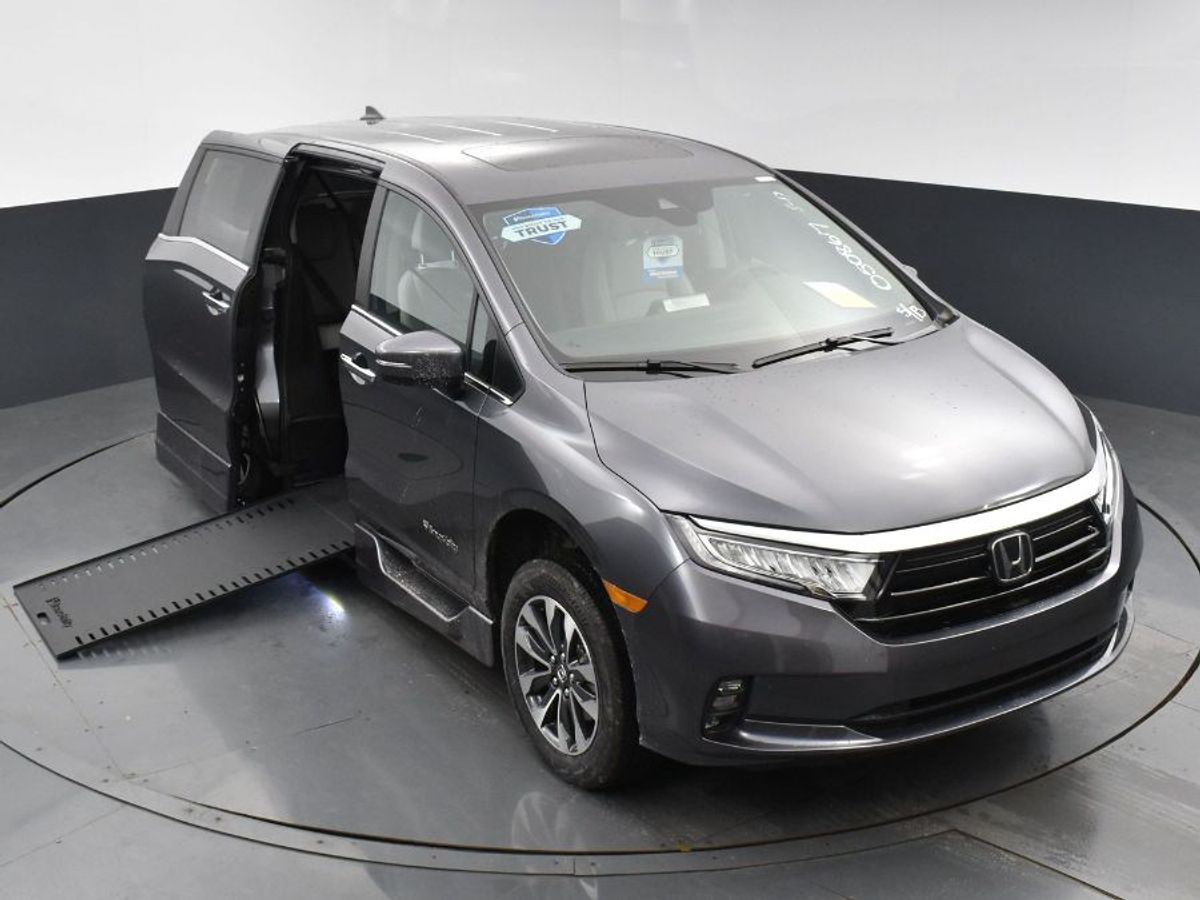 Grey Honda Odyssey image number 13
