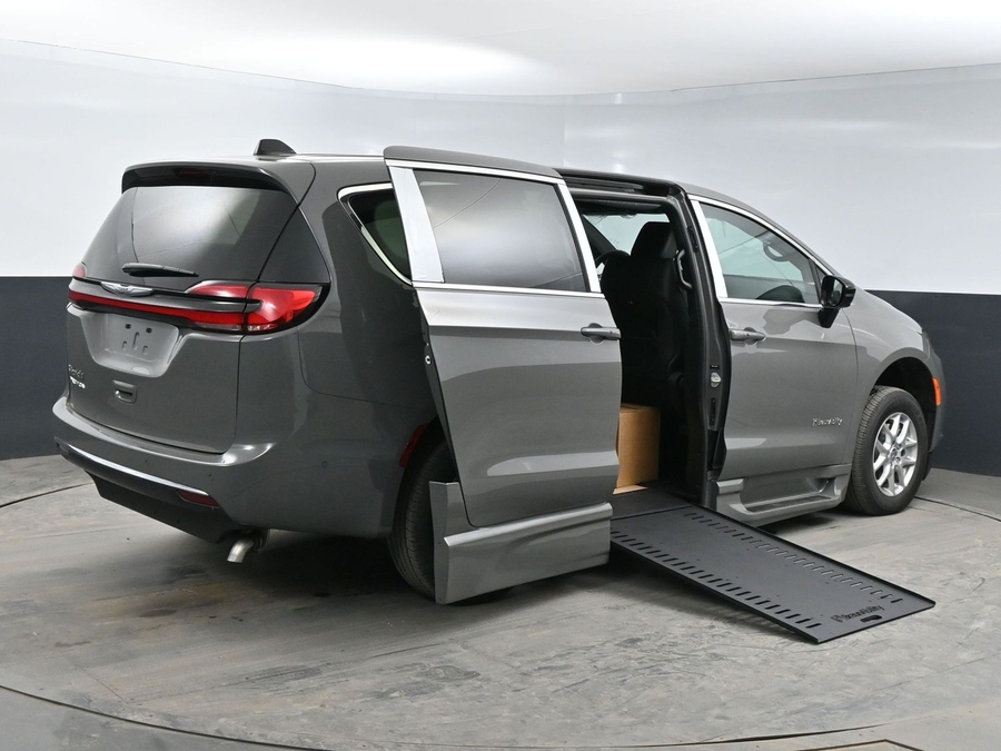 Used 2025 Chrysler Pacifica Select Safety - BraunAbility Side Entry In Floor Automatic Ramp
