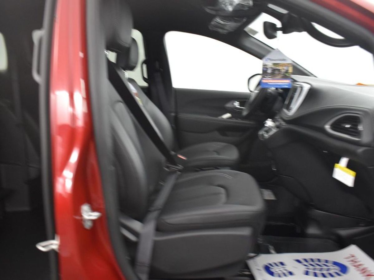 2025 CHRYSLER PACIFICA - Image 9