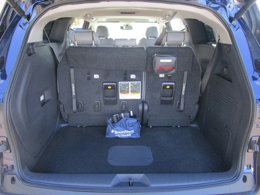 New 2025 Toyota Sienna Hybrid XLE Plus - BraunAbility Side Entry Entry In Floor Automatic Ramp