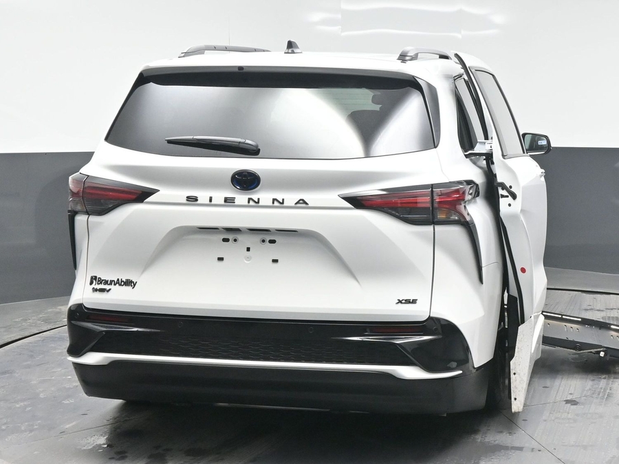 New 2025 Toyota Sienna Hybrid XSE Sport - BraunAbility Side Entry Entry Fold Out Automatic Ramp