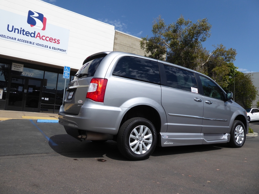 Used 2016 Chrysler Town and Country Limited Platinum - VMI Side Entry In Floor Automatic Ramp