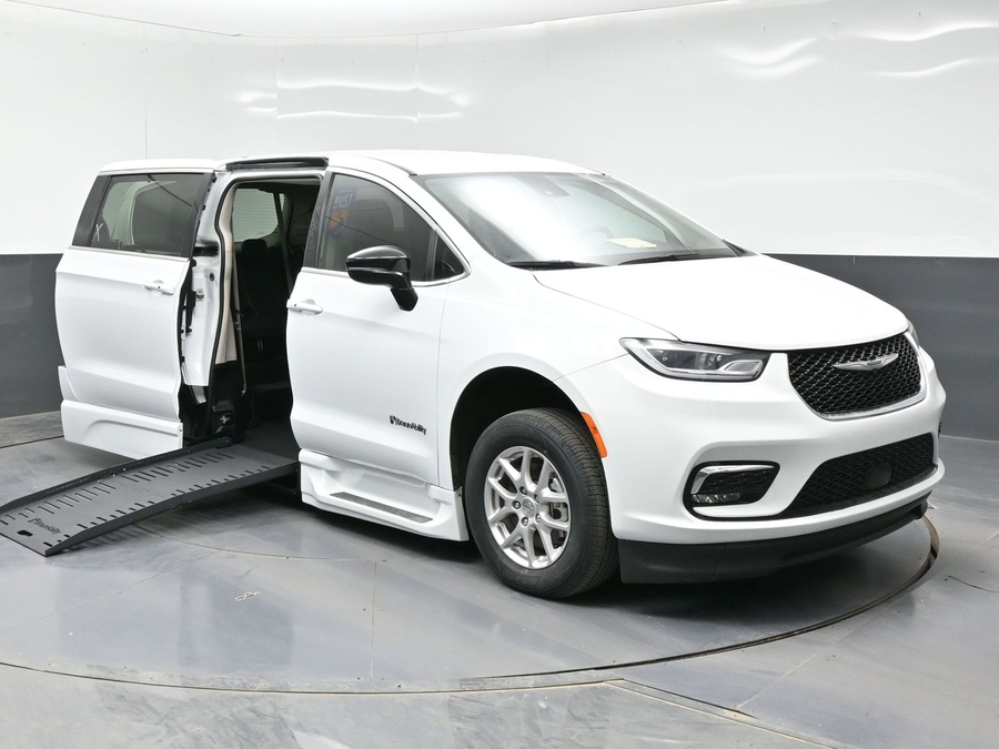 Used 2024 Chrysler Pacifica Touring L - BraunAbility Side Entry Entry Fold Out Automatic Ramp