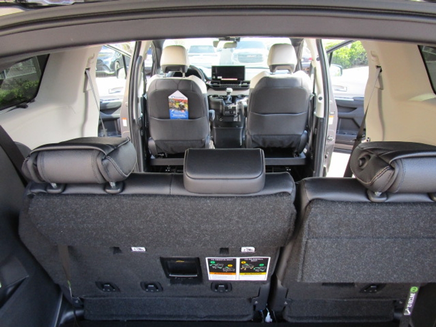 New 2025 Toyota Sienna Hybrid Platinum - BraunAbility Side Entry Entry Fold Out Automatic Ramp