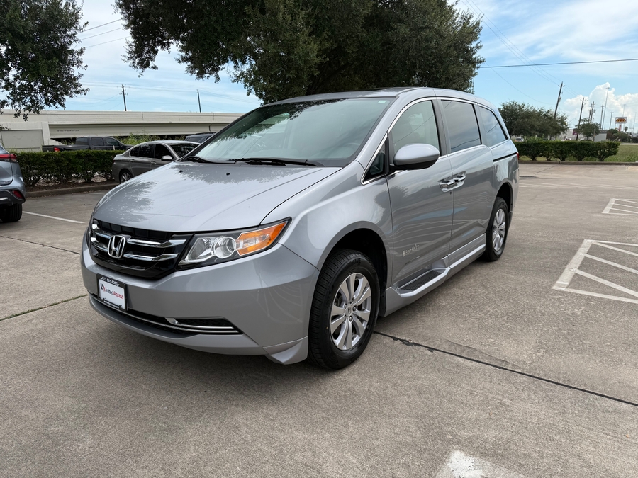 Used 2016 Honda Odyssey EX-L w/Navi - BraunAbility Side Entry Fold Out Automatic Ramp