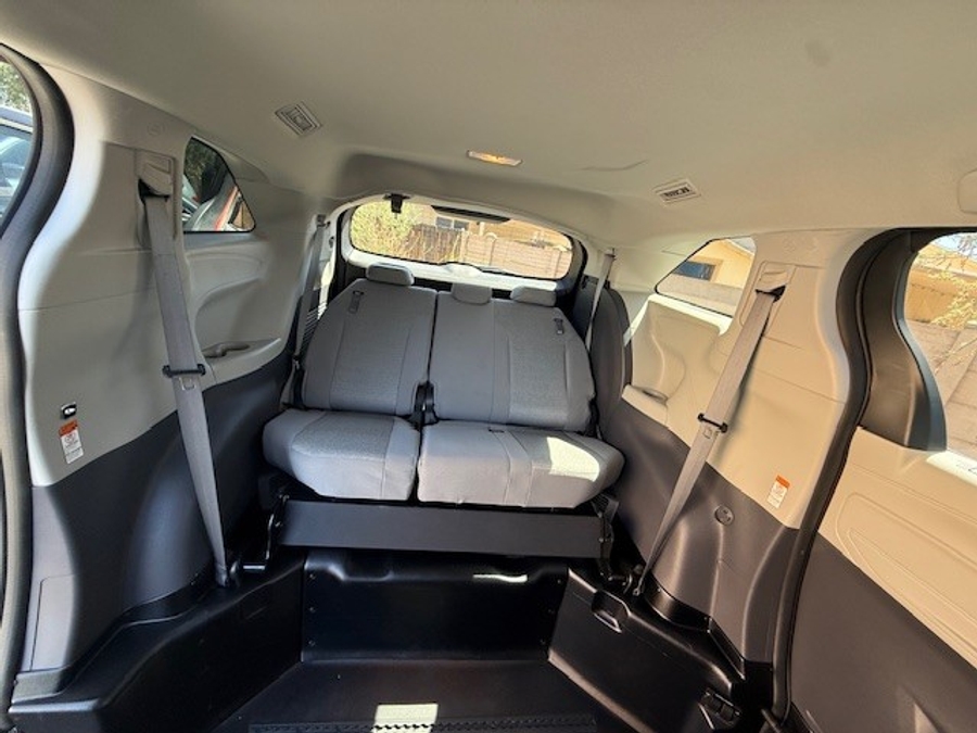 Used 2022 Toyota Sienna Hybrid LE - BraunAbility Side Entry Entry Fold Out Automatic Ramp