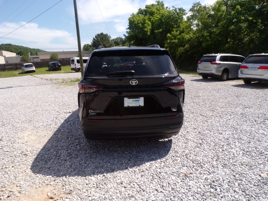 Black Toyota Sienna image number 5