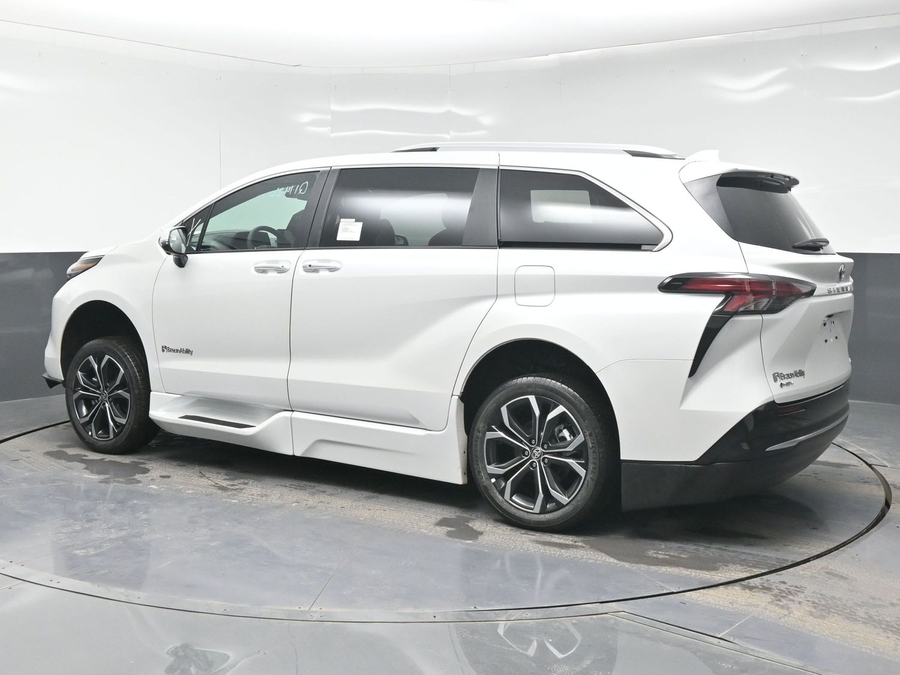 New 2025 Toyota Sienna Hybrid Platinum - BraunAbility Side Entry Entry In Floor Automatic Ramp