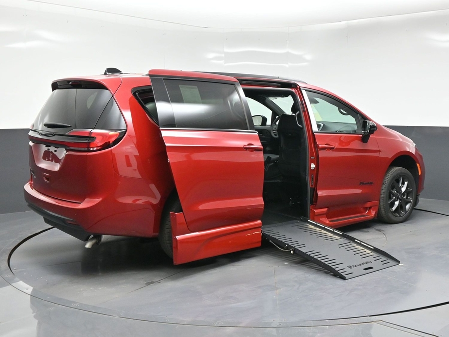 Red Chrysler Pacifica image number 6