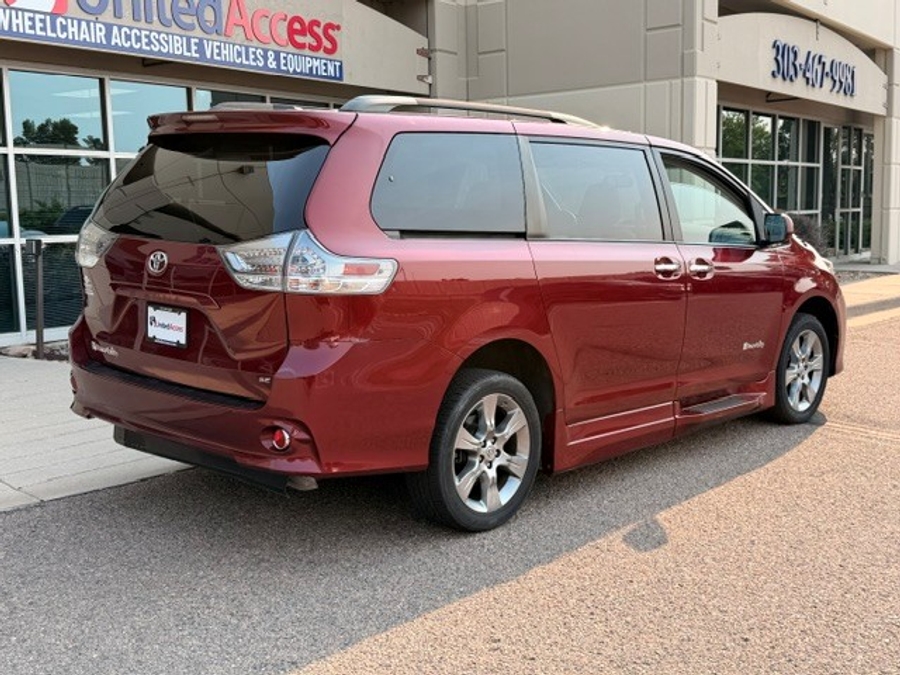 Used 2013 Toyota Sienna SE - BraunAbility Side Entry Fold Out Automatic Ramp