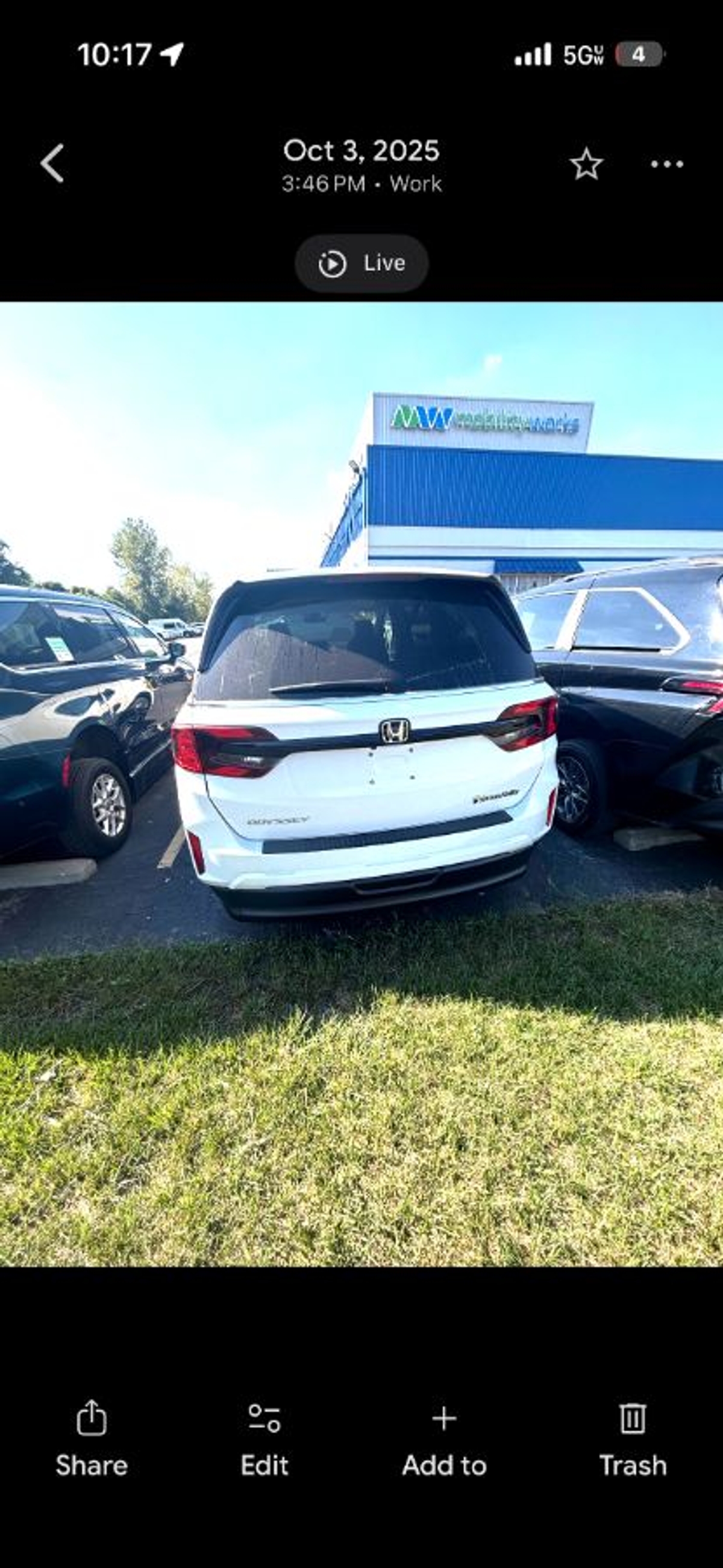 White Honda Odyssey image number 4