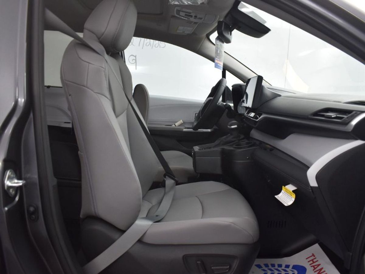 2025 TOYOTA SIENNA - Image 9