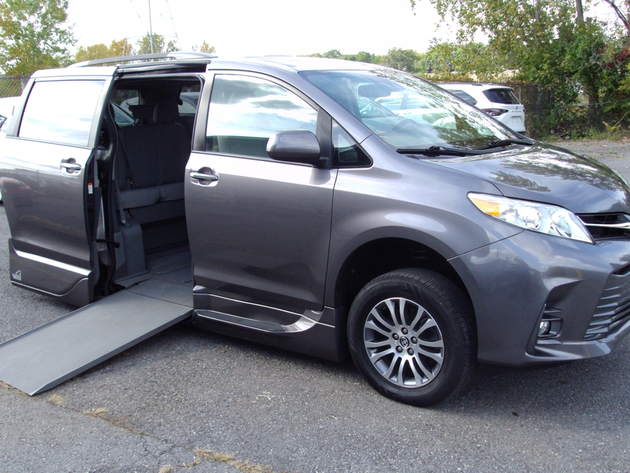 Used 2020 Toyota Sienna XLE - VMI Side Entry In Floor Automatic Ramp