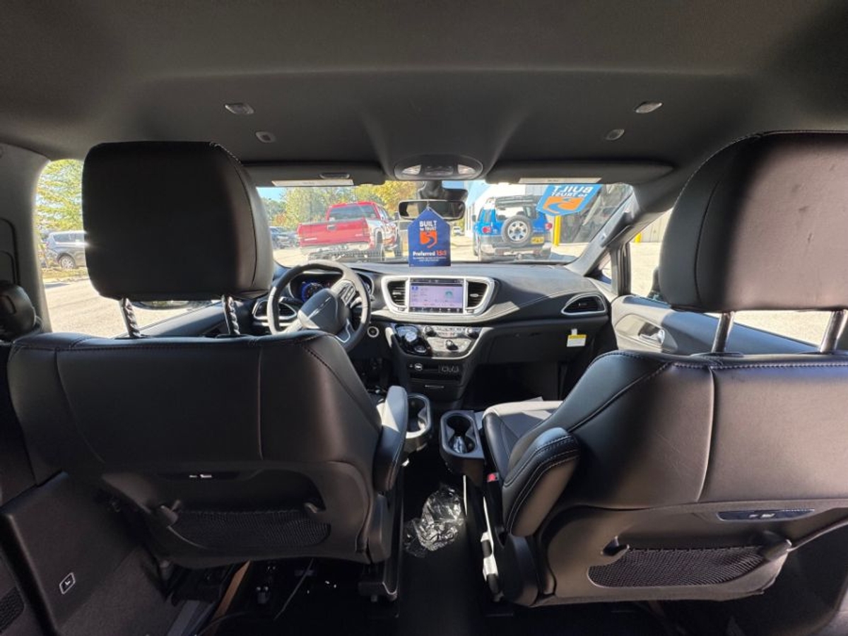 2025 CHRYSLER PACIFICA - Image 8