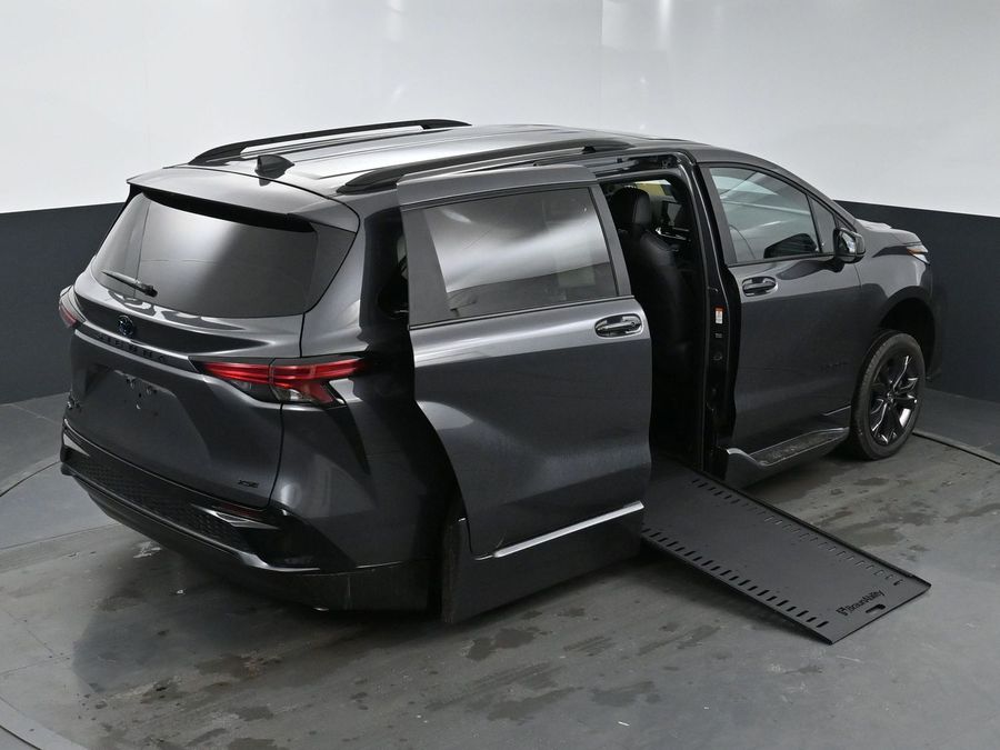 New 2025 Toyota Sienna Hybrid XSE Sport - BraunAbility Side Entry Entry In Floor Automatic Ramp