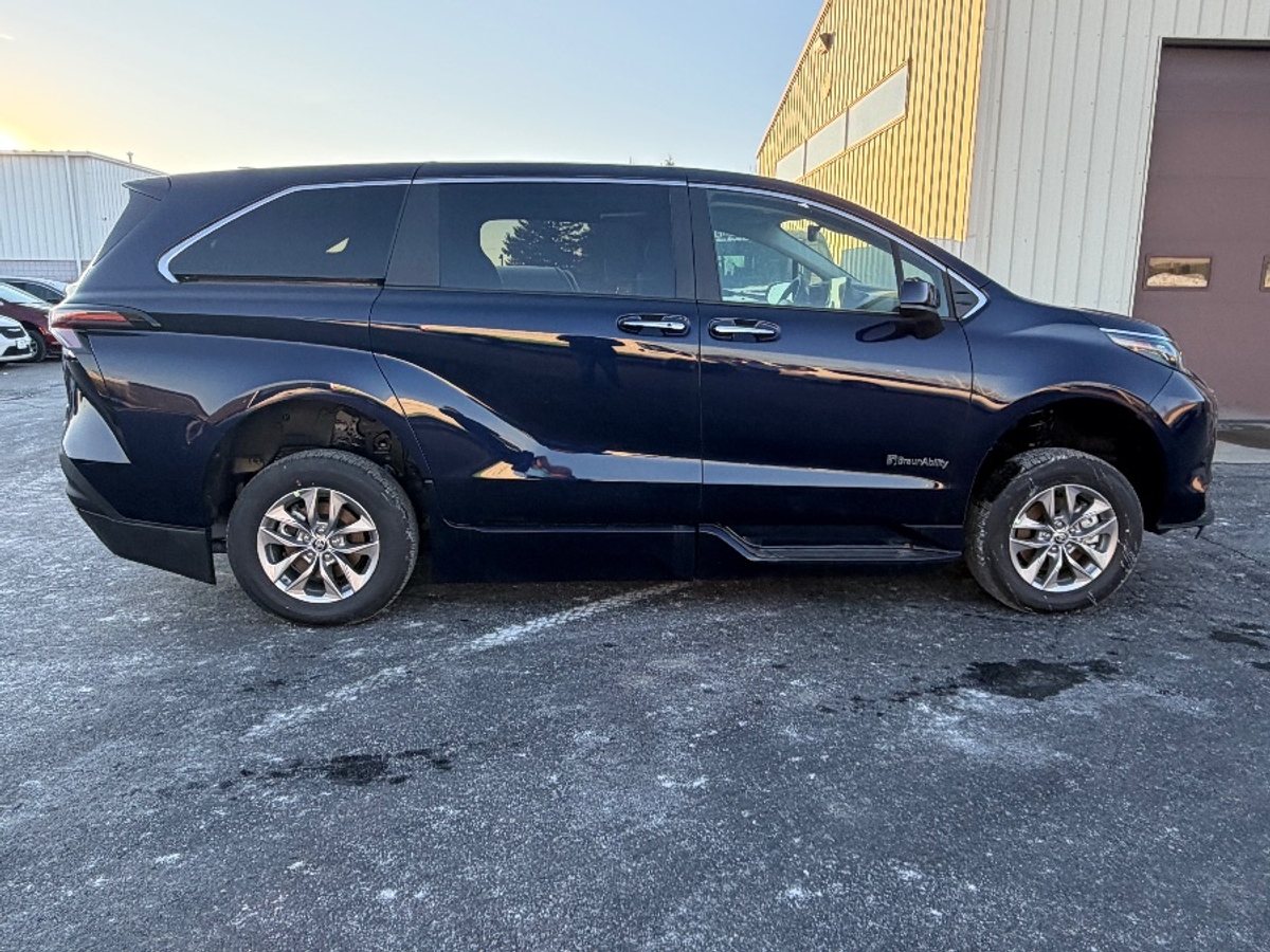 2025 TOYOTA SIENNA - Image 12