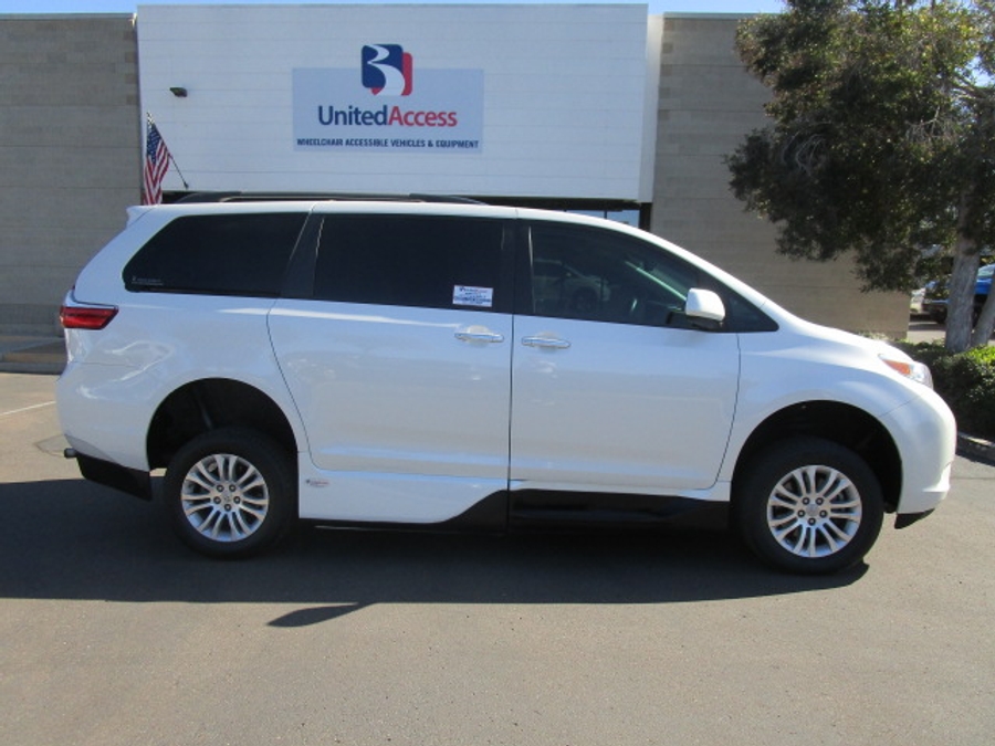 Used 2017 Toyota Sienna XLE Base - VMI Side Entry Entry In Floor Automatic Ramp